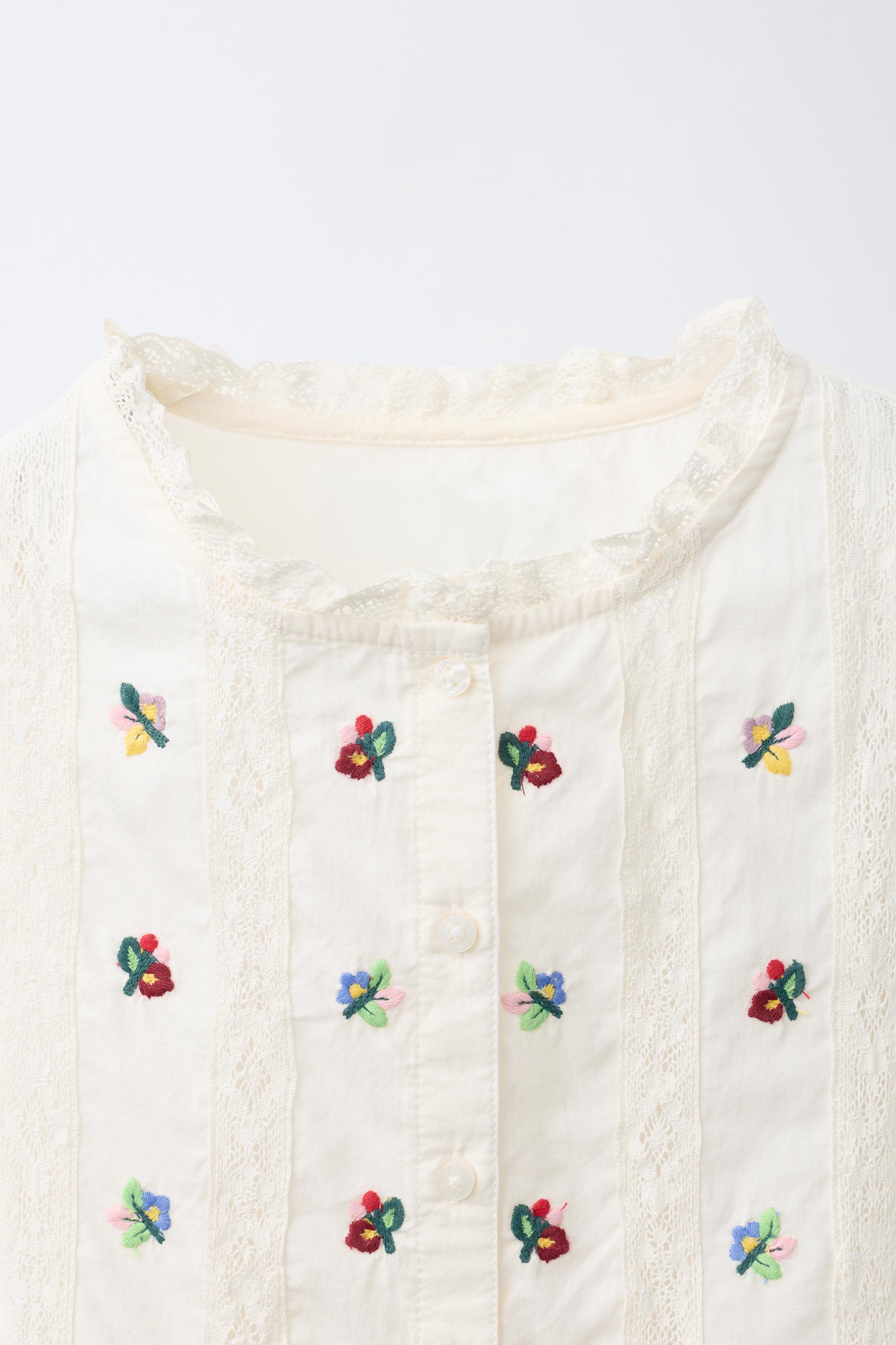 BLOUSE BRODERIES ET DENTELLE